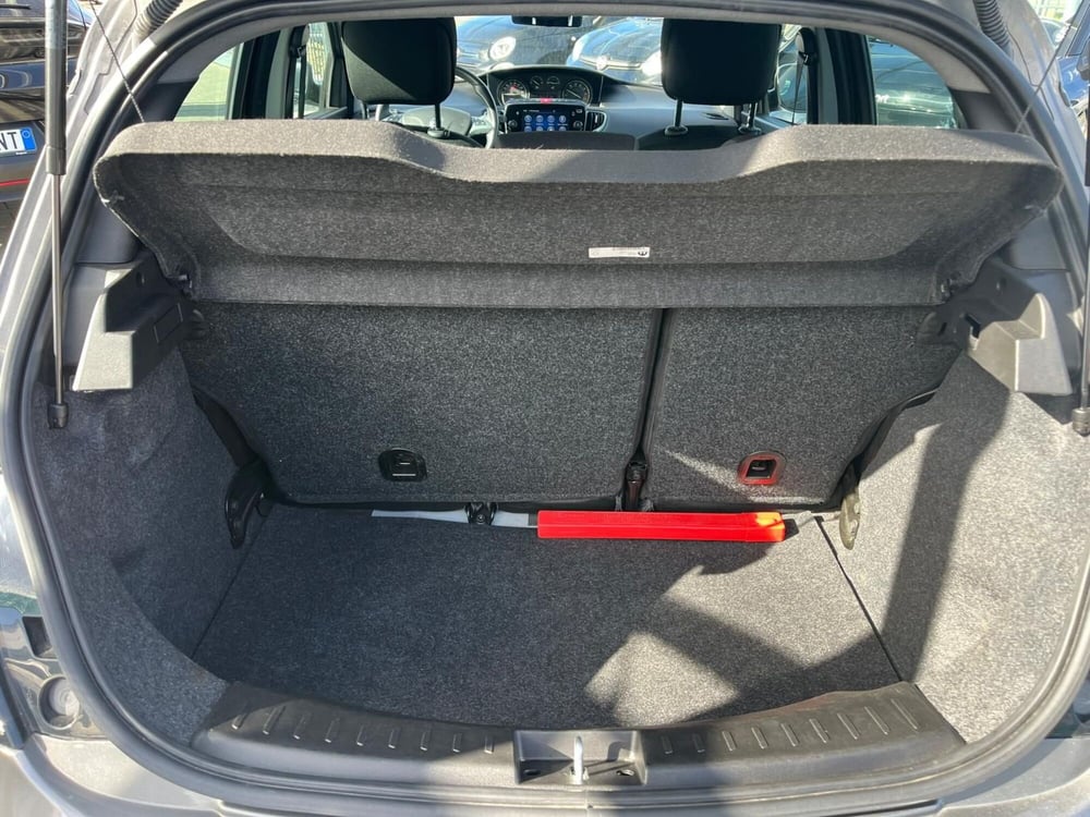 Lancia Ypsilon usata a Milano (10)