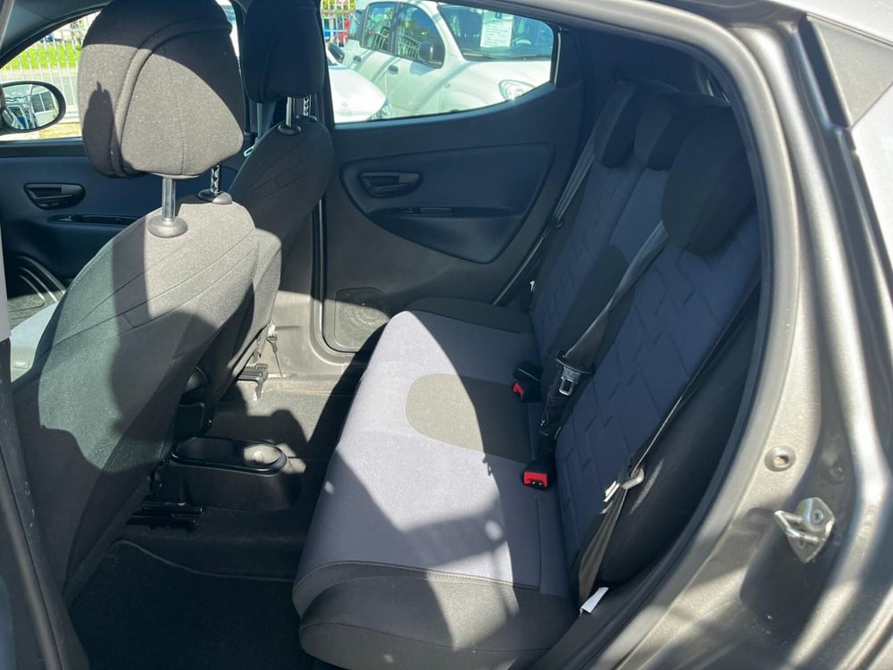 Lancia Ypsilon usata a Milano (13)