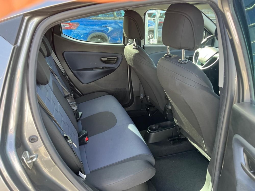 Lancia Ypsilon usata a Milano (14)