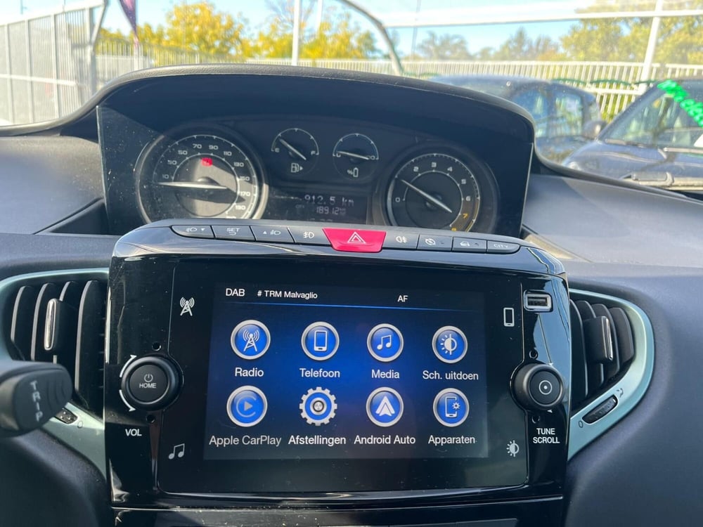 Lancia Ypsilon usata a Milano (16)