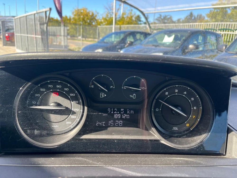 Lancia Ypsilon usata a Milano (17)