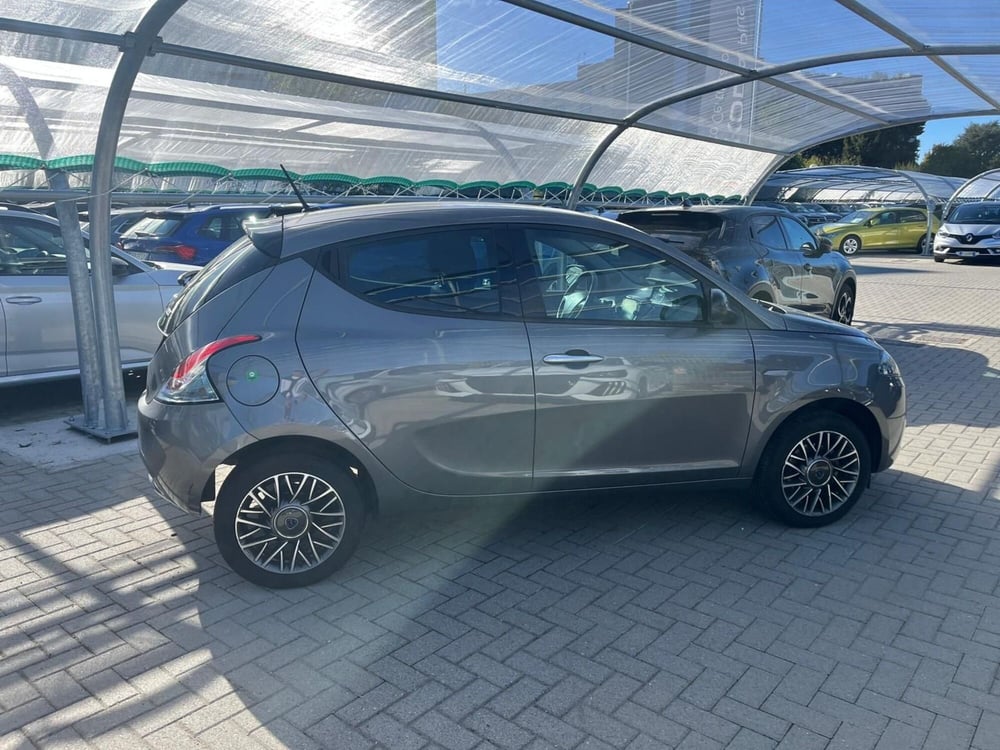 Lancia Ypsilon usata a Milano (4)