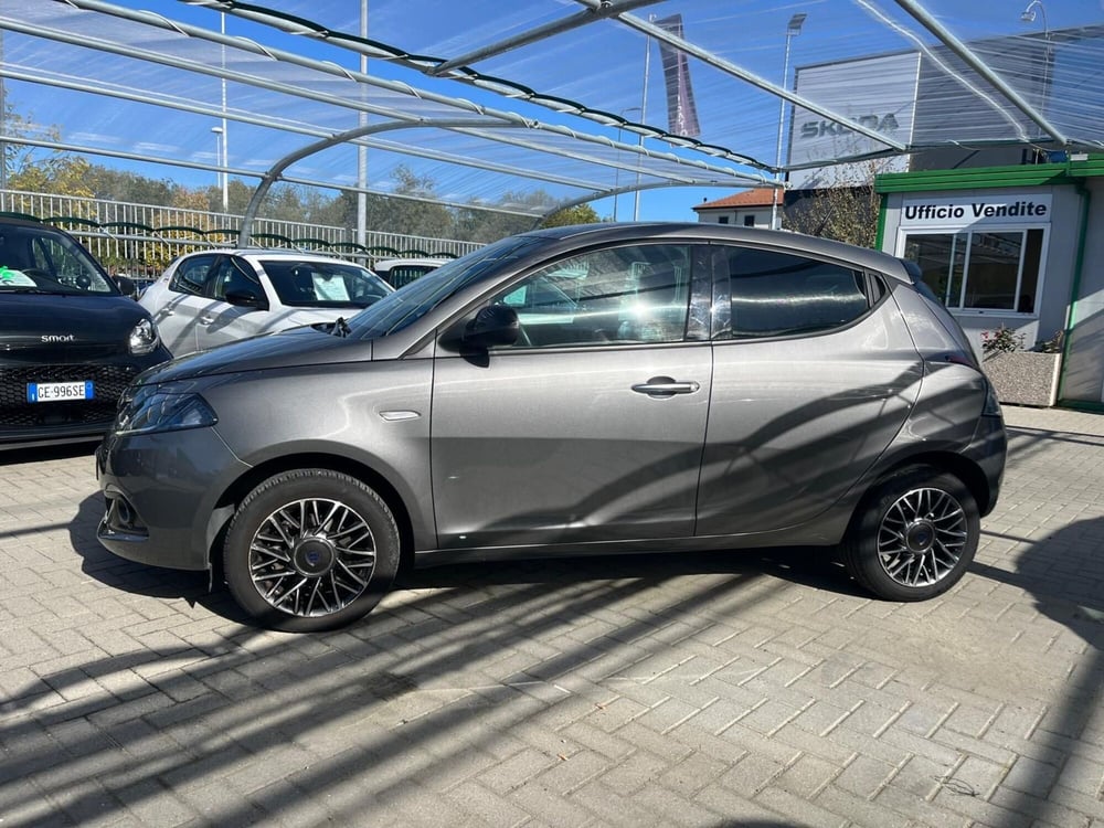 Lancia Ypsilon usata a Milano (5)