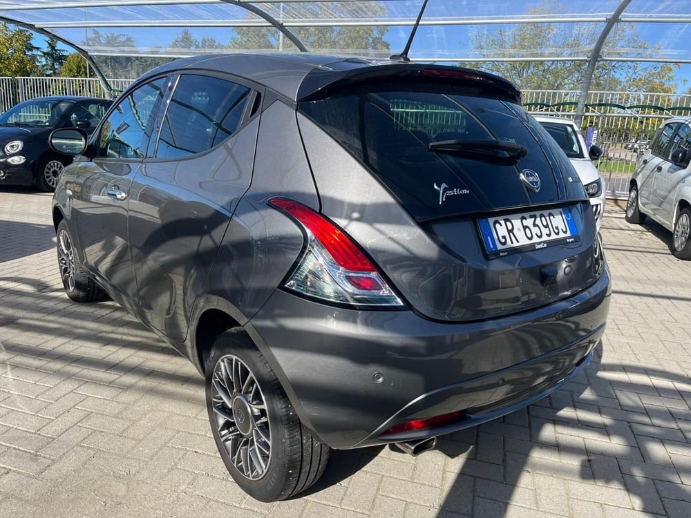 Lancia Ypsilon usata a Milano (7)