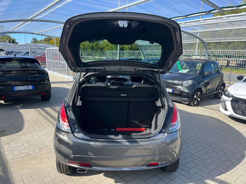 Lancia Ypsilon usata a Milano (9)