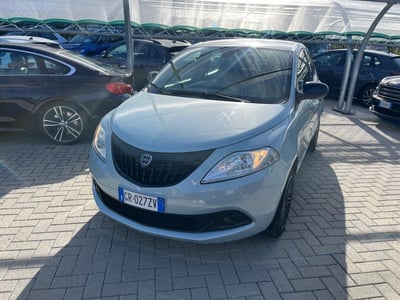 Lancia Ypsilon 1.0 FireFly 5 porte S&amp;S Hybrid Silver Plus del 2023 usata a Milano