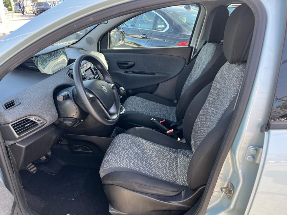 Lancia Ypsilon usata a Milano (11)