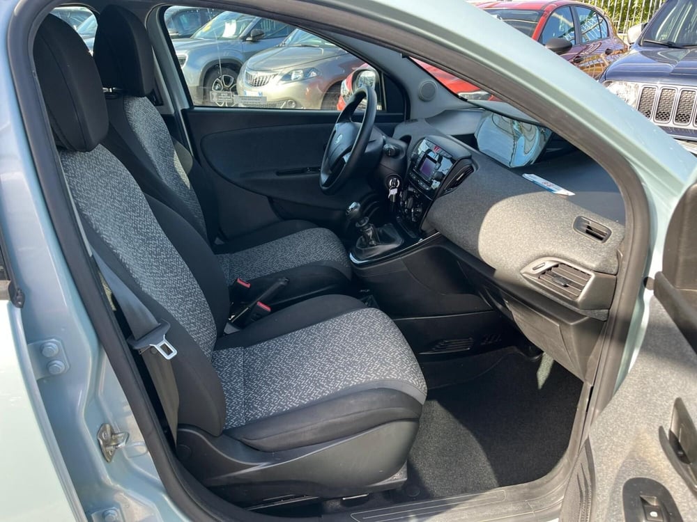 Lancia Ypsilon usata a Milano (12)