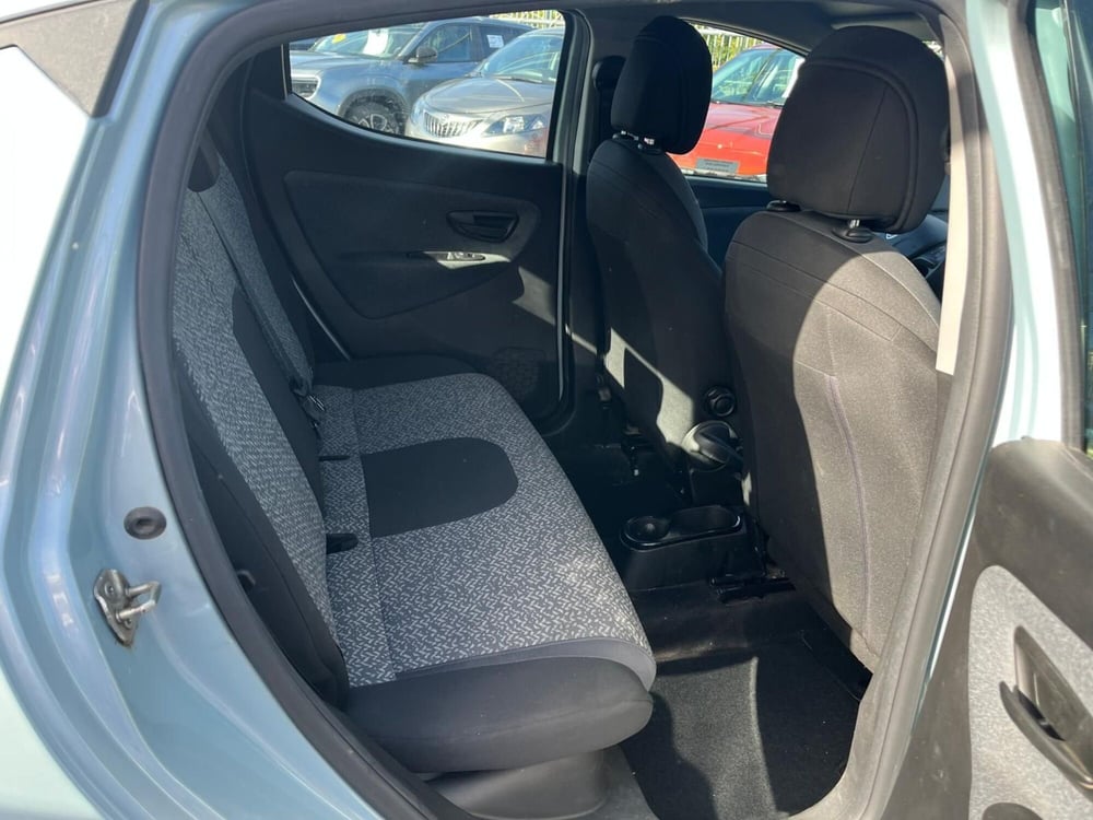 Lancia Ypsilon usata a Milano (13)