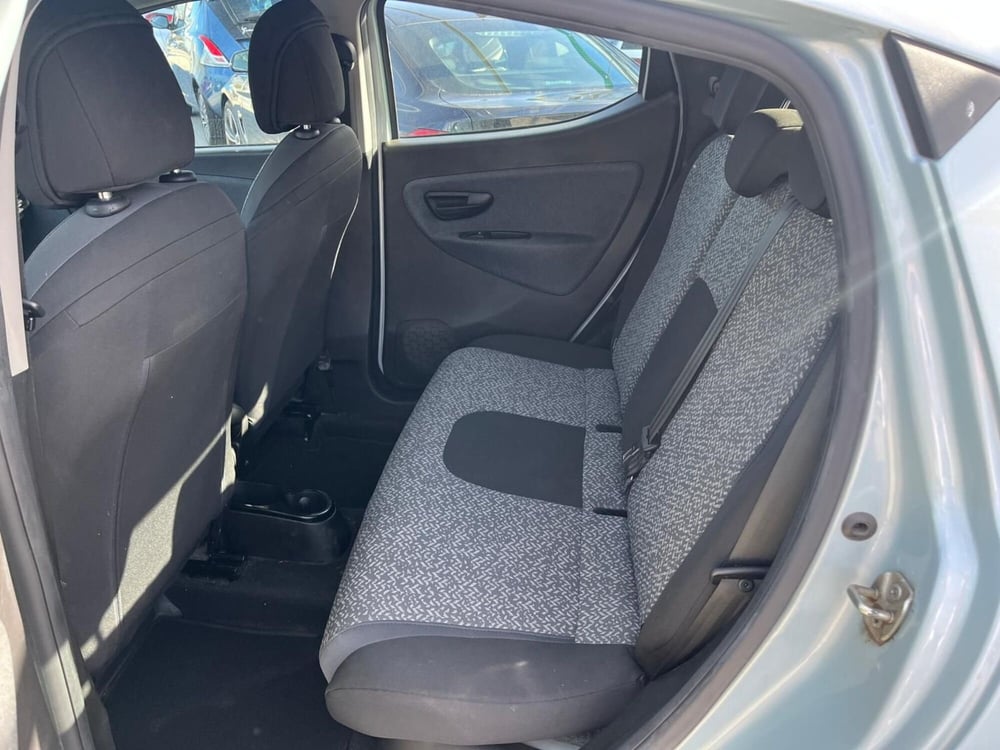 Lancia Ypsilon usata a Milano (14)