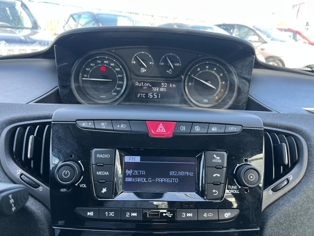 Lancia Ypsilon usata a Milano (16)