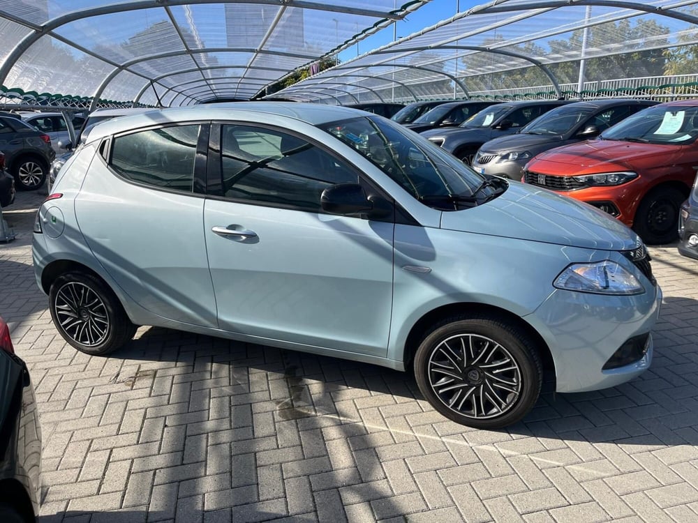 Lancia Ypsilon usata a Milano (4)