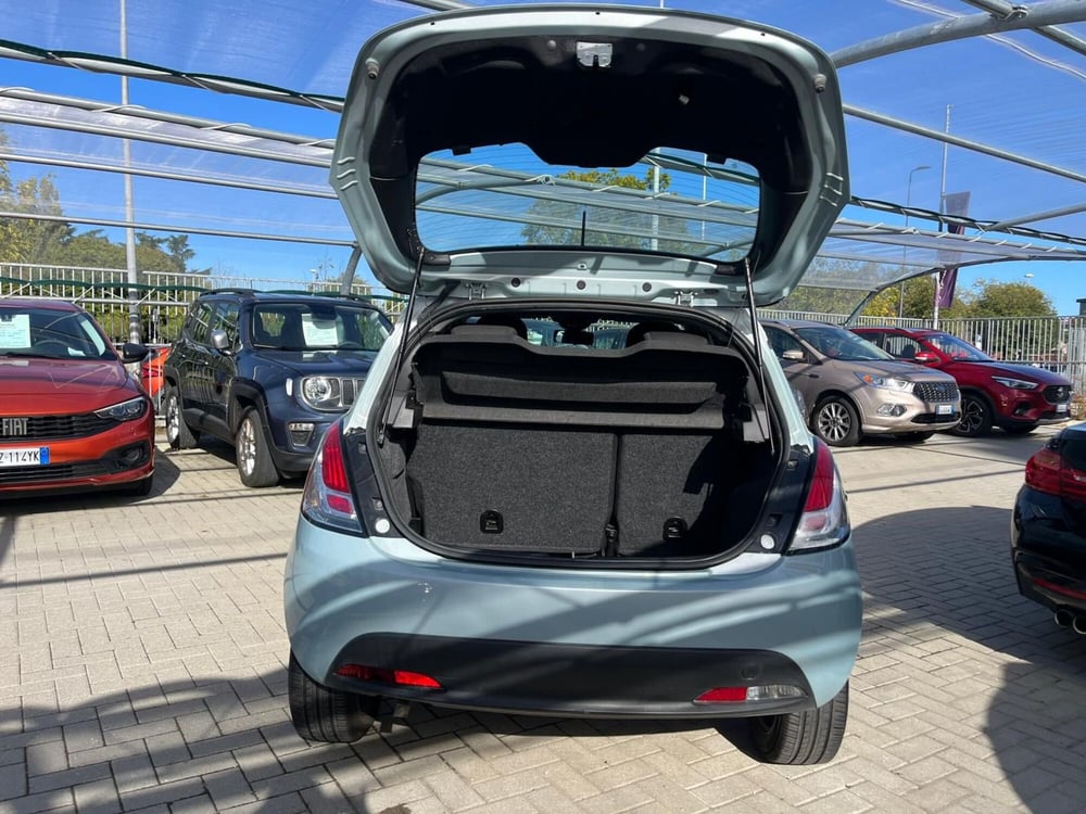 Lancia Ypsilon usata a Milano (9)