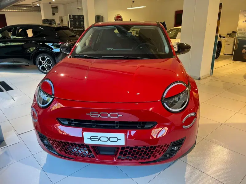 Fiat 600 nuova a Milano (2)
