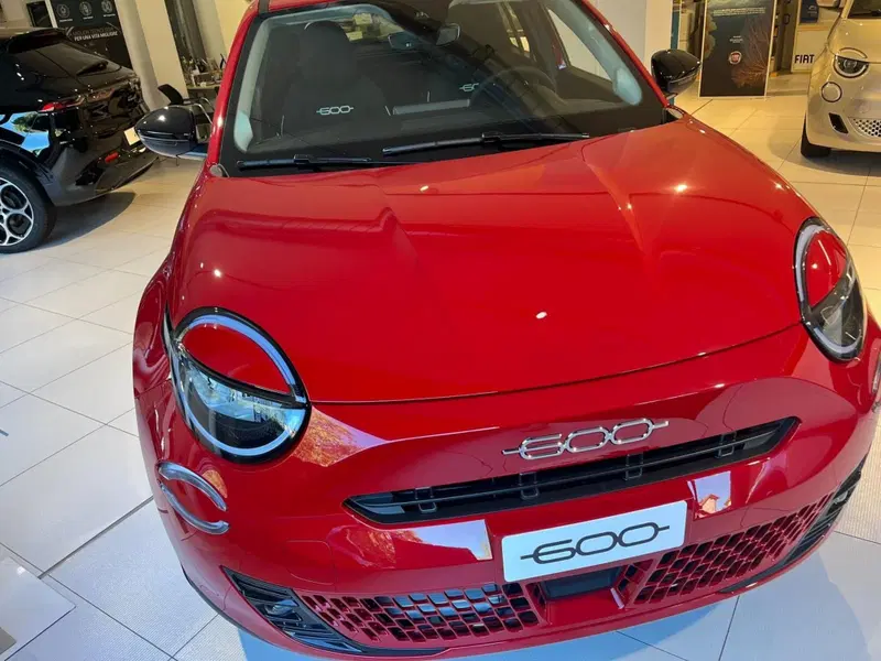 Fiat 600 nuova a Milano (3)