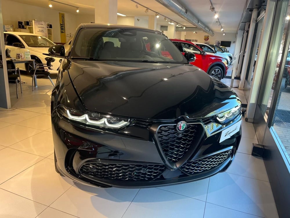 Alfa Romeo Tonale nuova a Milano (2)