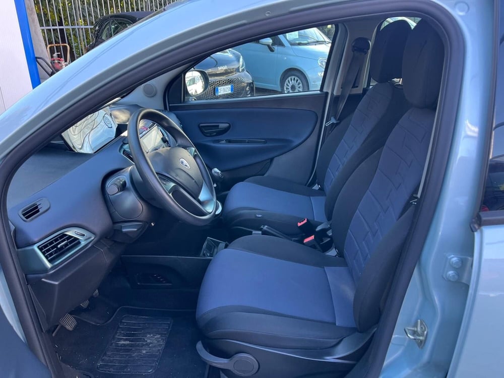 Lancia Ypsilon usata a Milano (11)