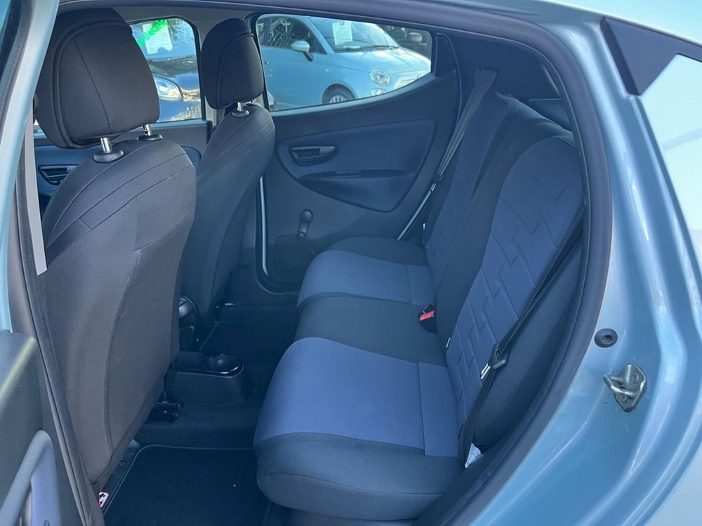 Lancia Ypsilon usata a Milano (13)
