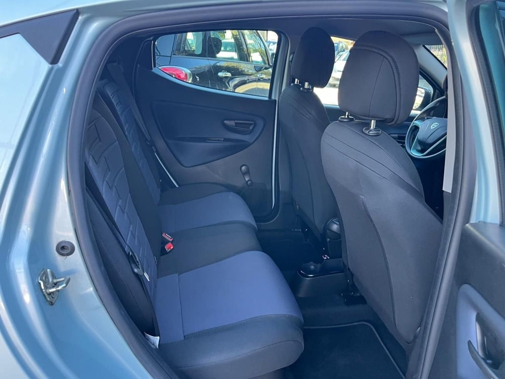 Lancia Ypsilon usata a Milano (14)