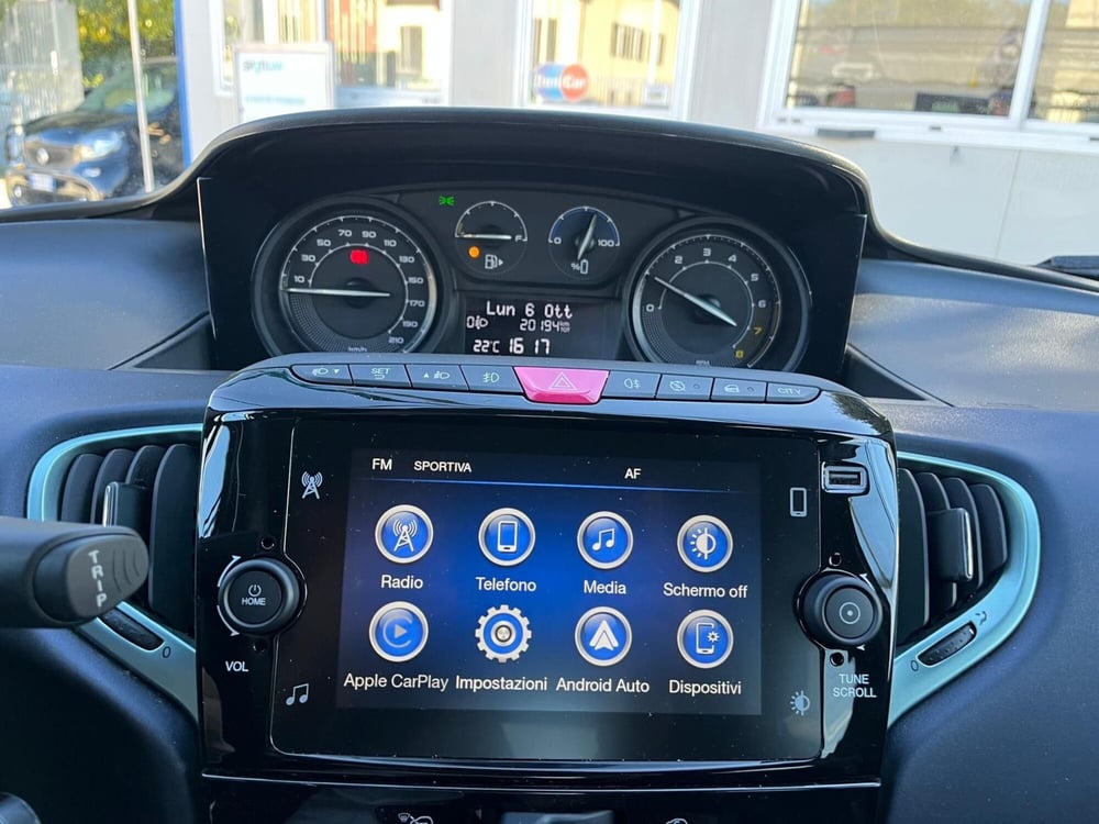 Lancia Ypsilon usata a Milano (16)