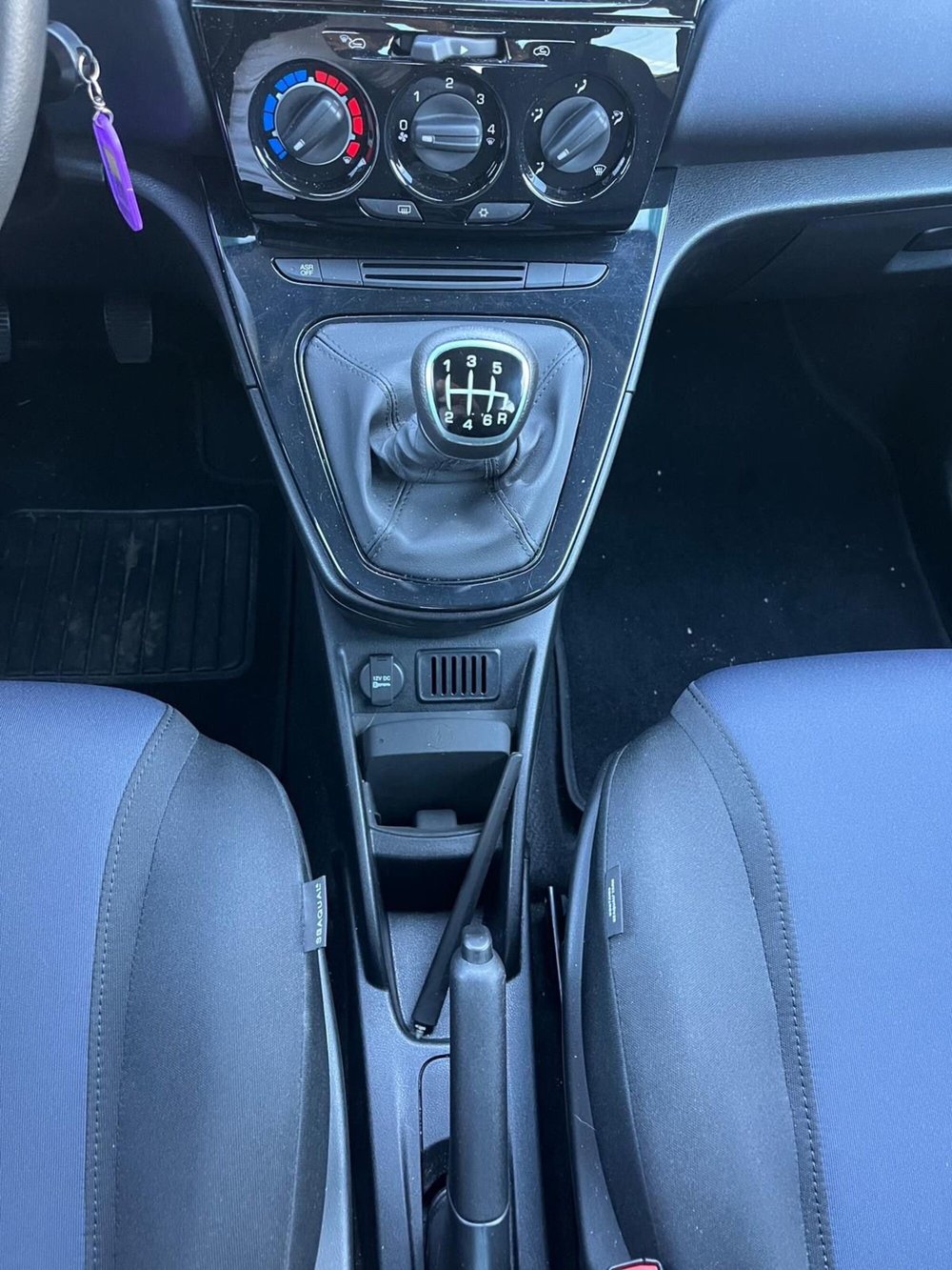 Lancia Ypsilon usata a Milano (17)