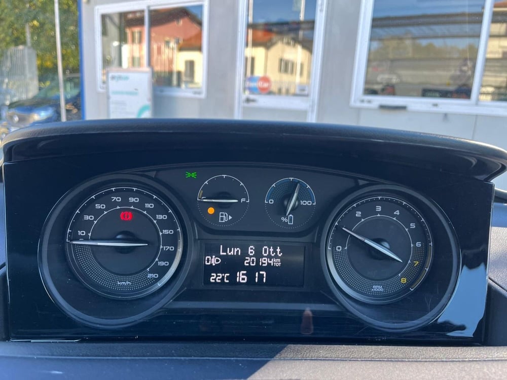 Lancia Ypsilon usata a Milano (18)