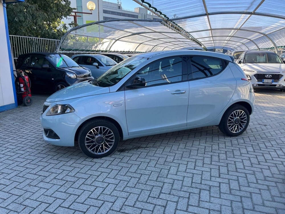 Lancia Ypsilon usata a Milano (5)