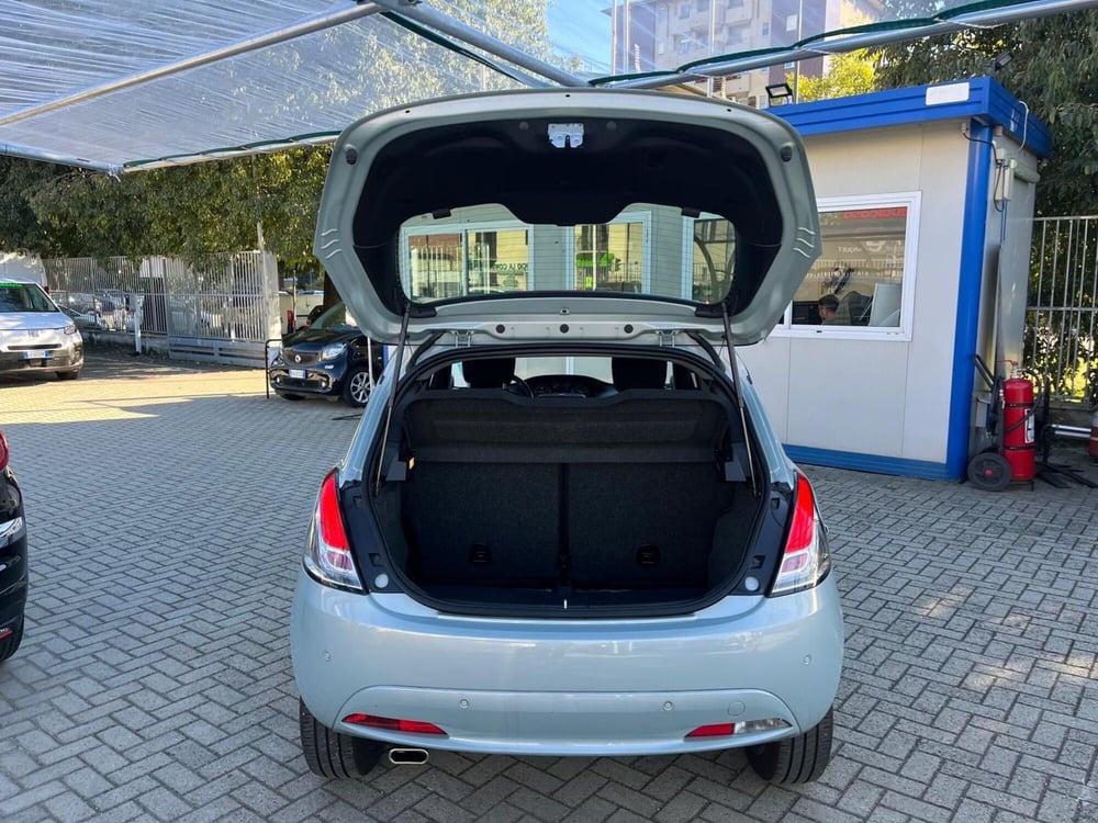 Lancia Ypsilon usata a Milano (9)