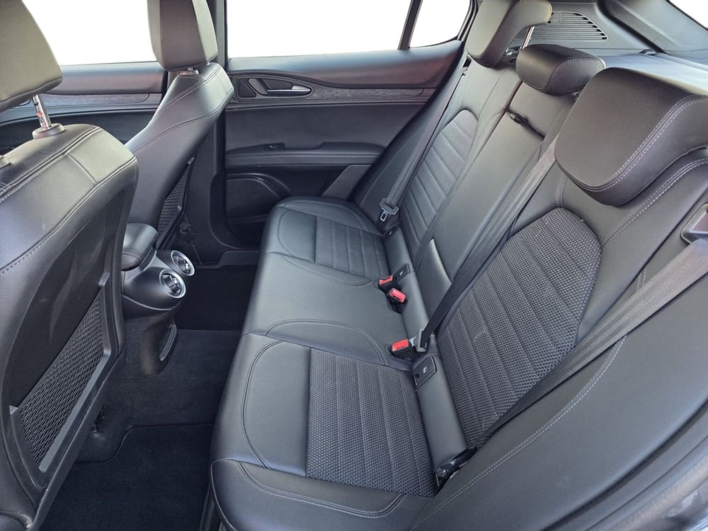 Alfa Romeo Stelvio usata a Pistoia (12)