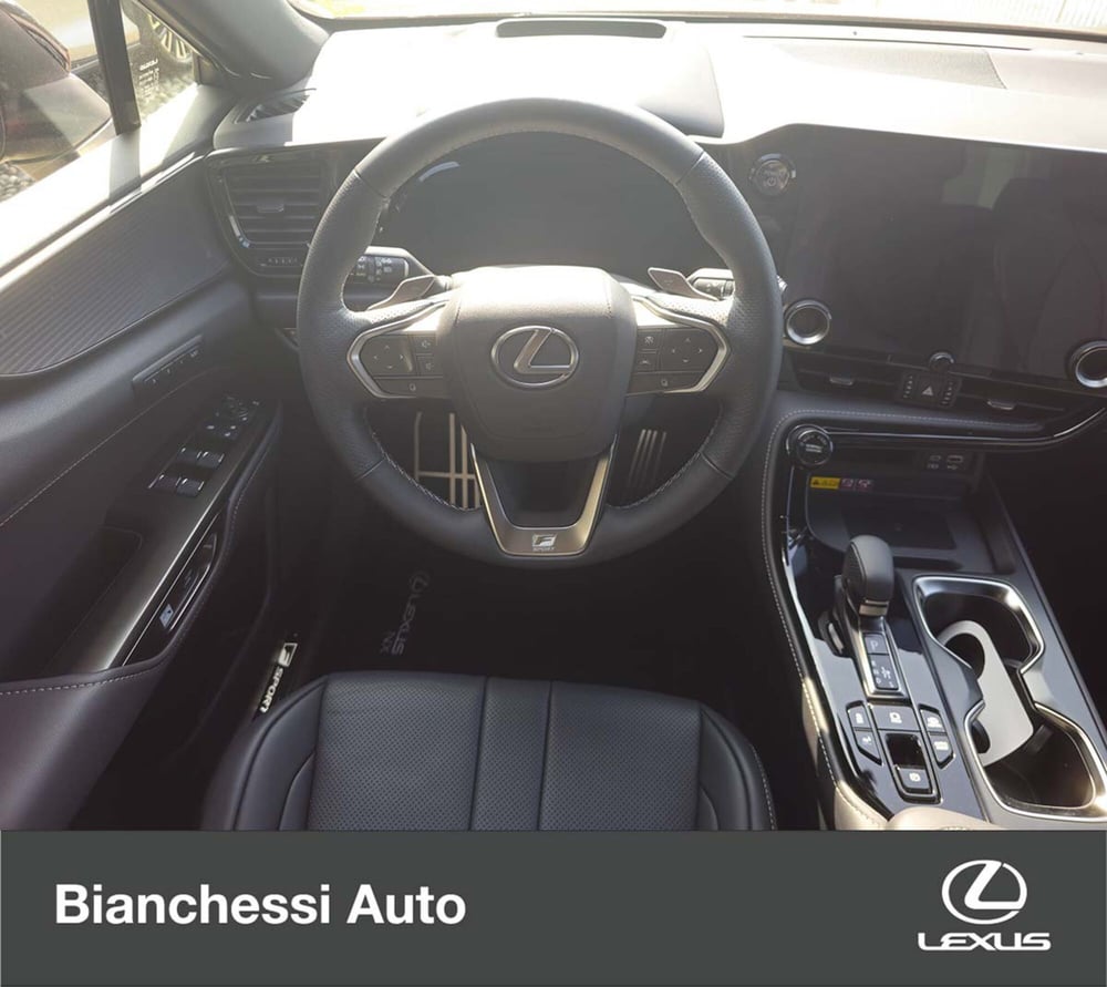 Lexus NX nuova a Cremona (12)