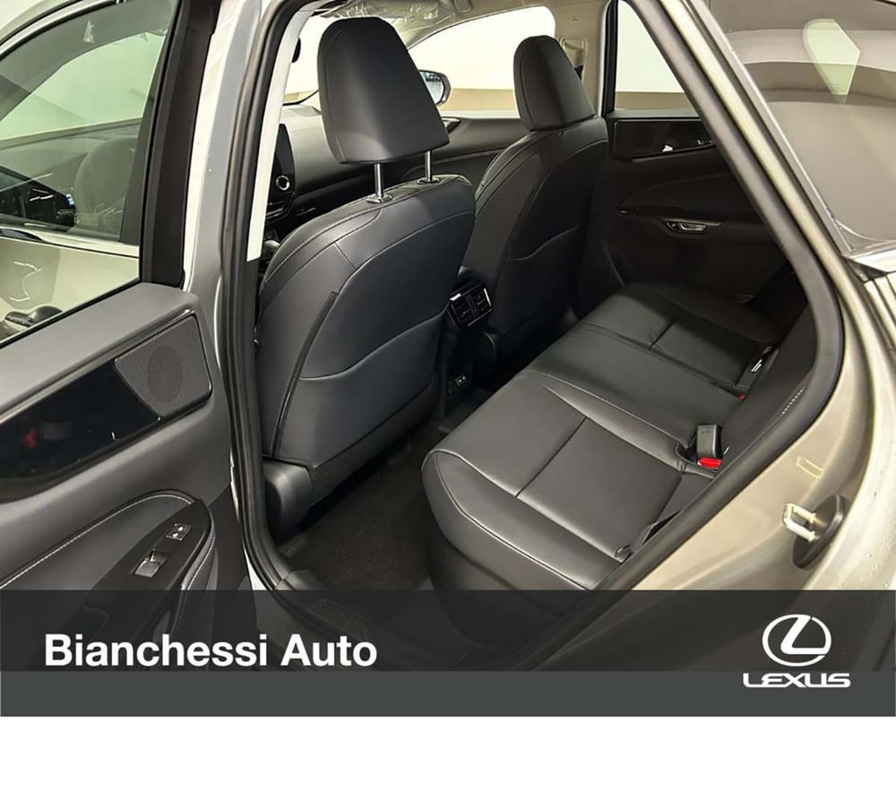 Lexus NX nuova a Cremona (11)