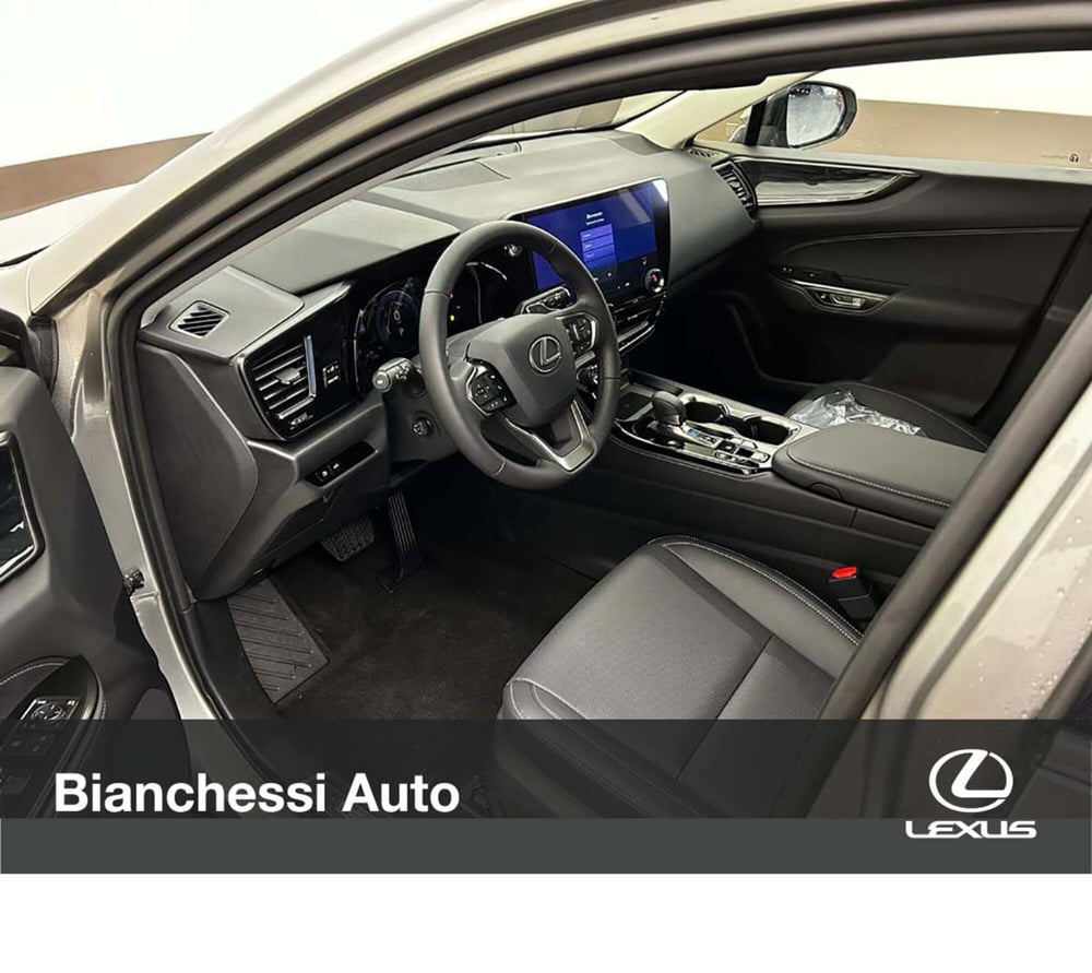 Lexus NX nuova a Cremona (9)