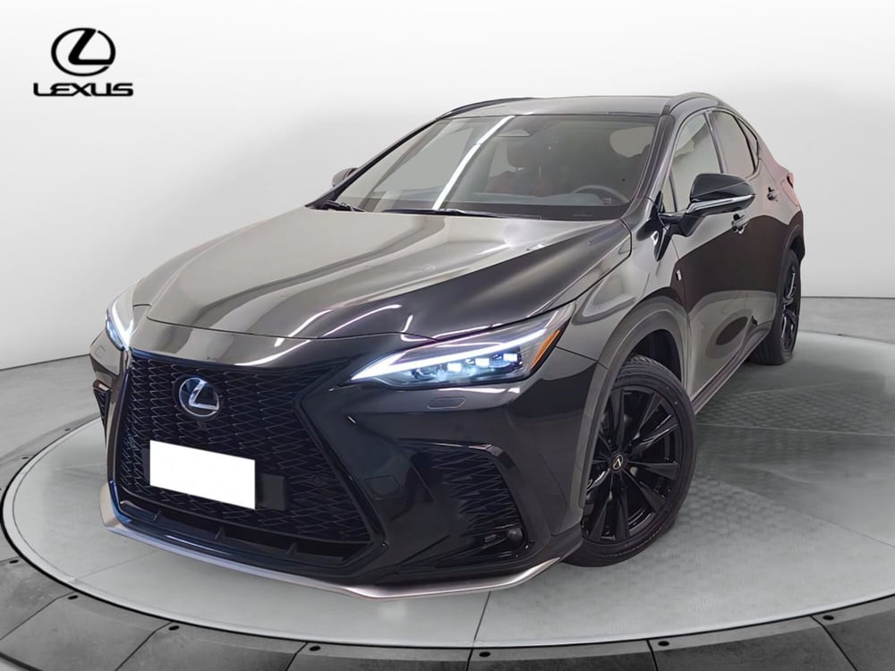 Lexus NX nuova a Cremona