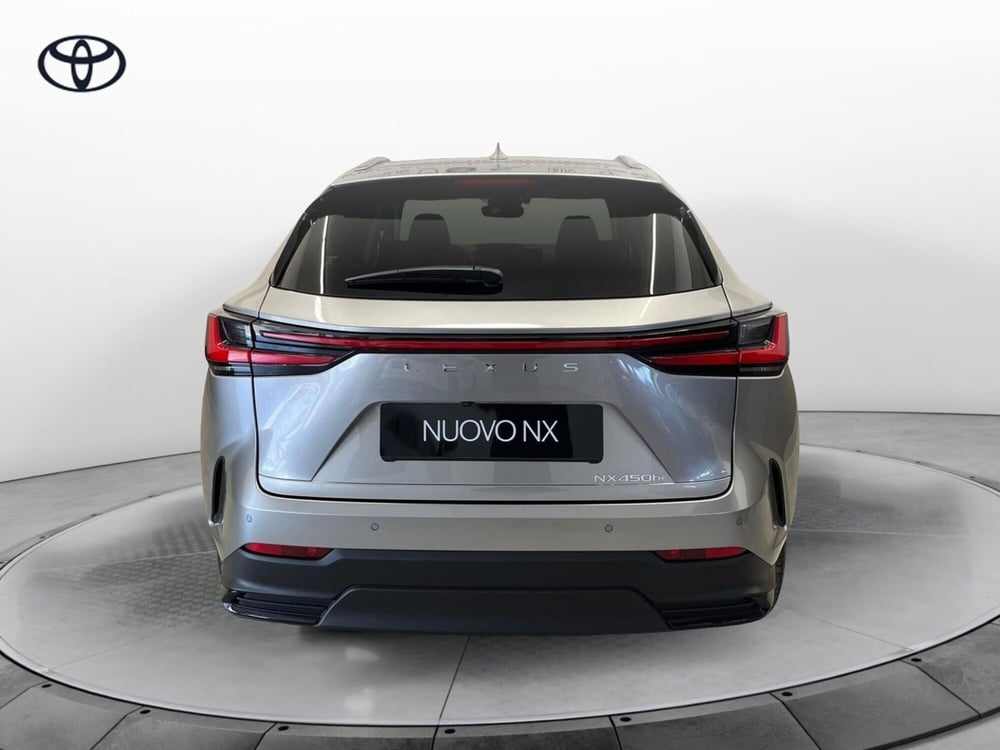 Lexus NX nuova a Cremona (4)