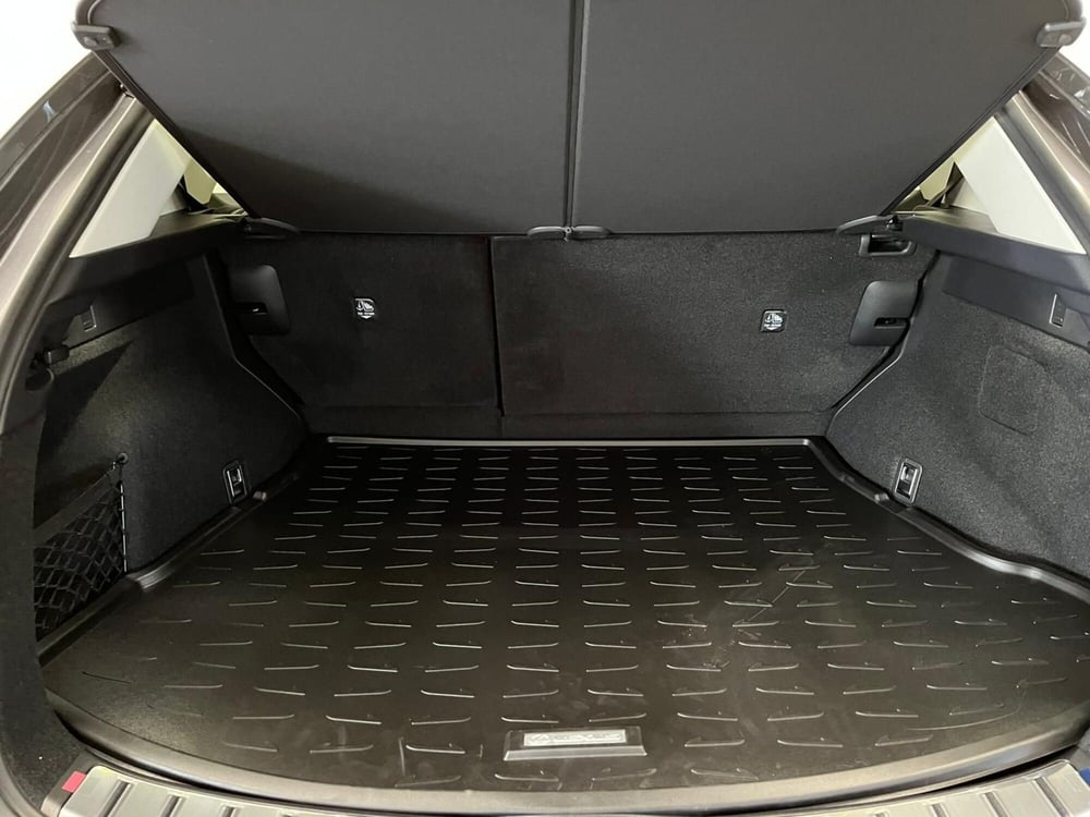 Lexus NX nuova a Cremona (7)