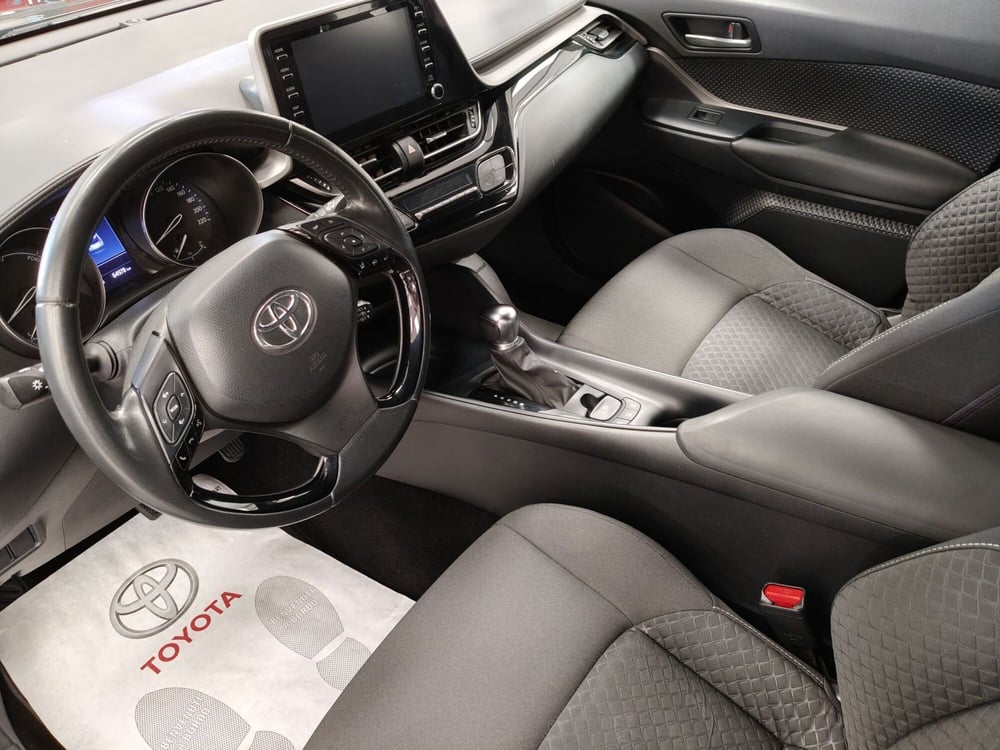 Toyota Toyota C-HR usata a Roma (12)