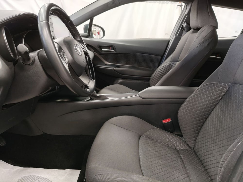 Toyota Toyota C-HR usata a Roma (14)