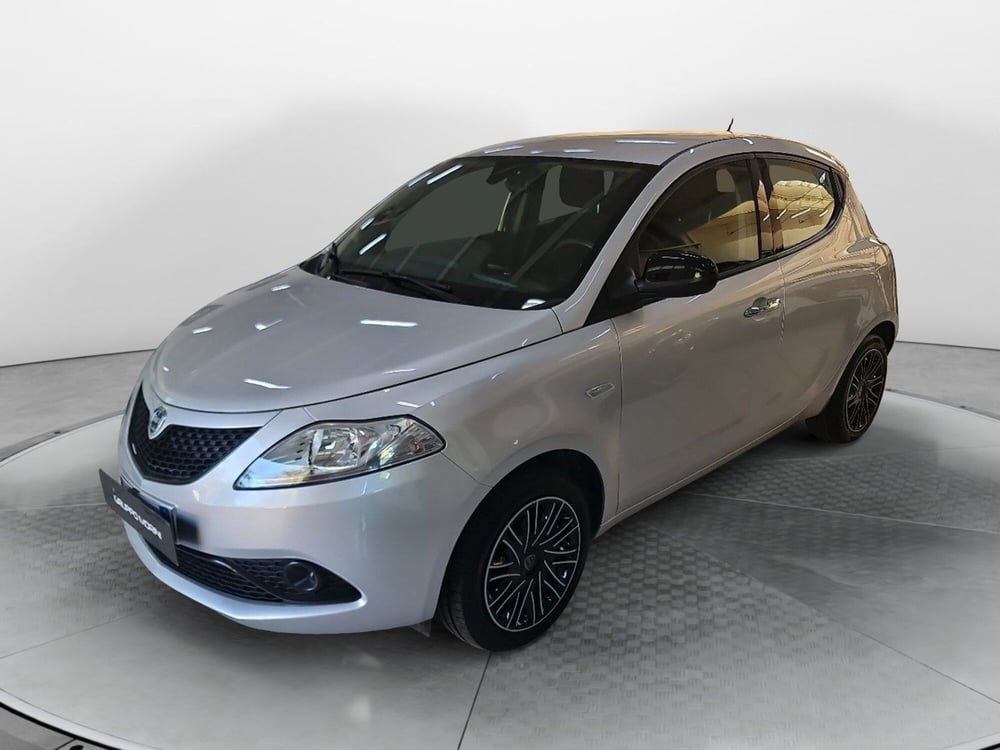 Lancia Ypsilon usata a Bologna