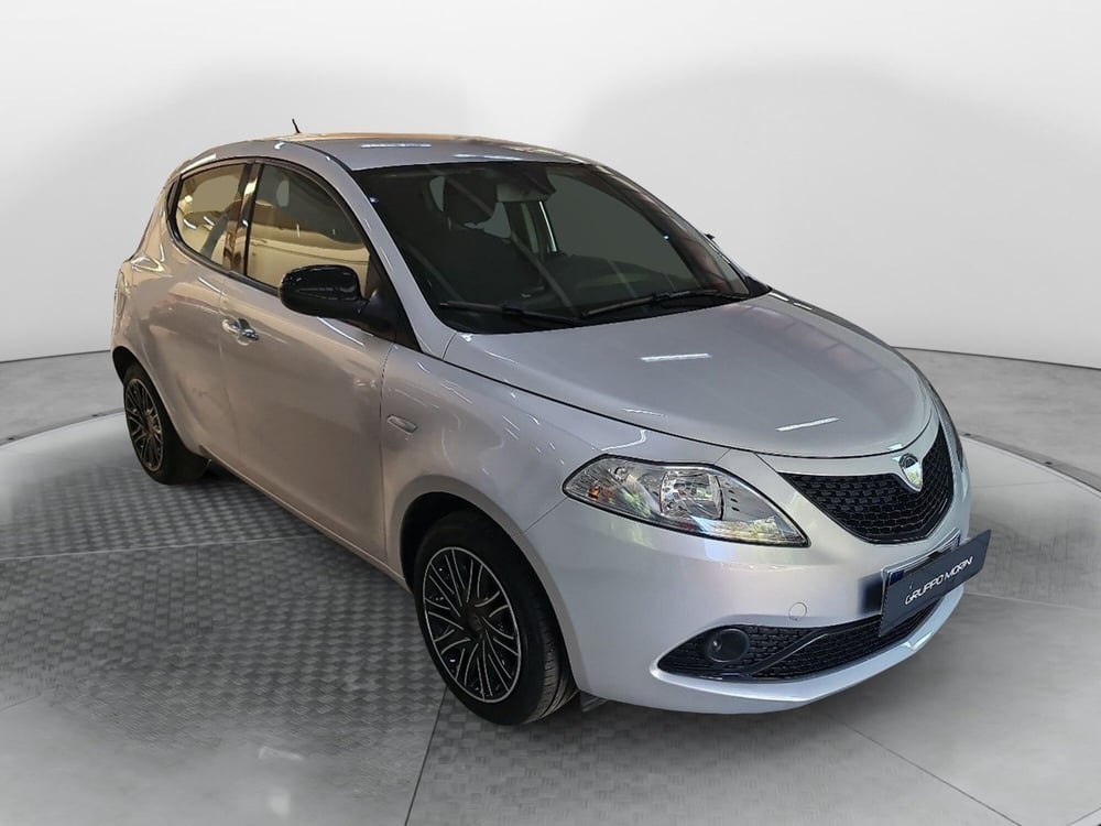 Lancia Ypsilon usata a Bologna (3)