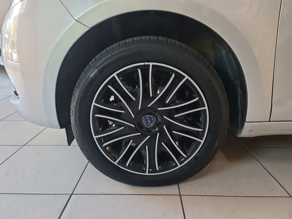 Lancia Ypsilon usata a Bologna (7)