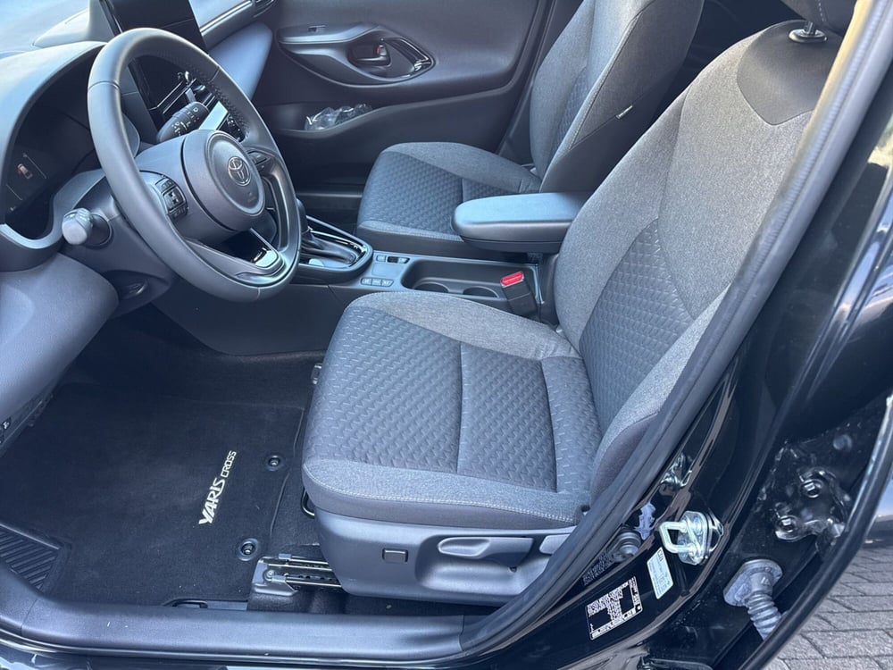 Toyota Yaris Cross nuova a Ferrara (10)