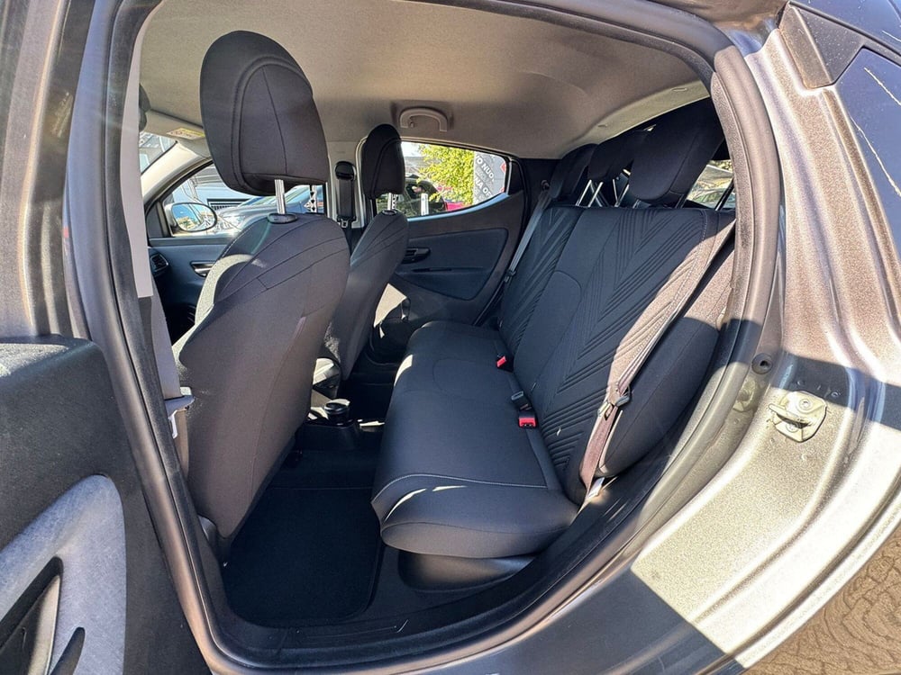 Lancia Ypsilon usata a Pavia (6)