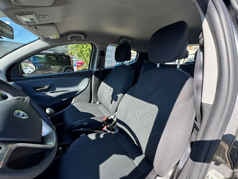 Lancia Ypsilon usata a Pavia (8)
