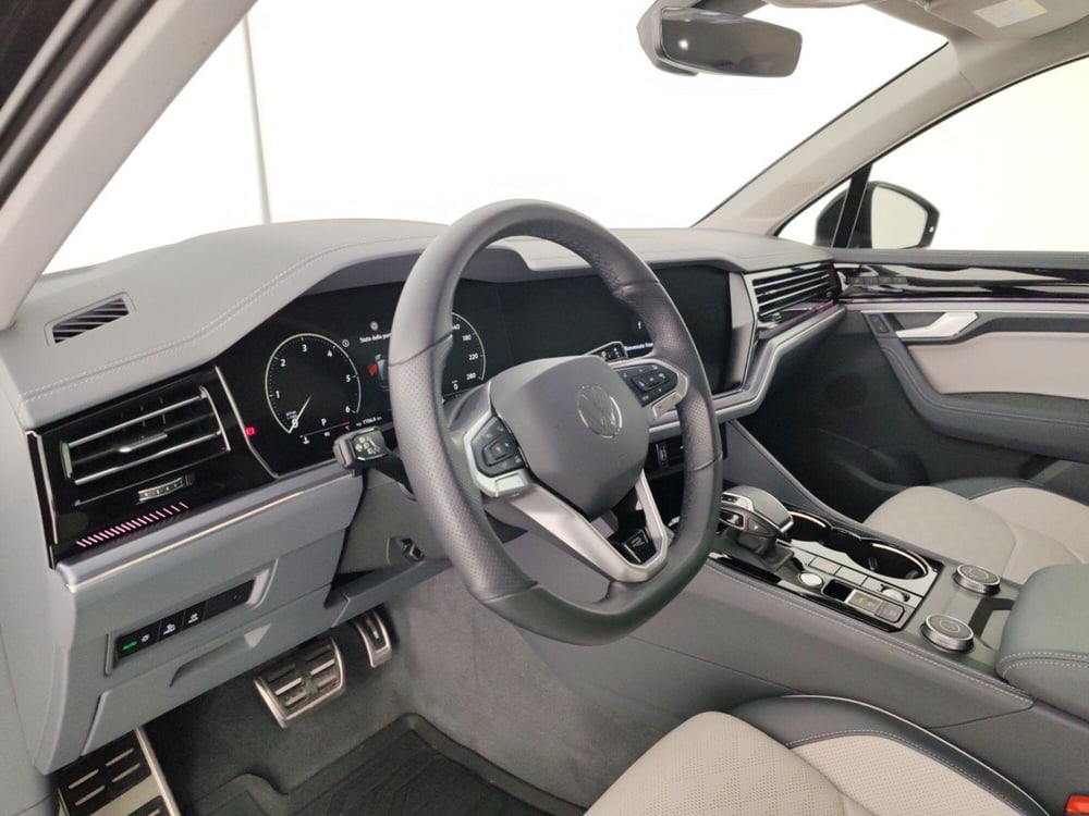 Volkswagen Touareg usata a Massa-Carrara (8)