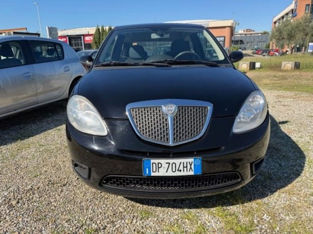 Lancia Ypsilon usata a Prato (13)