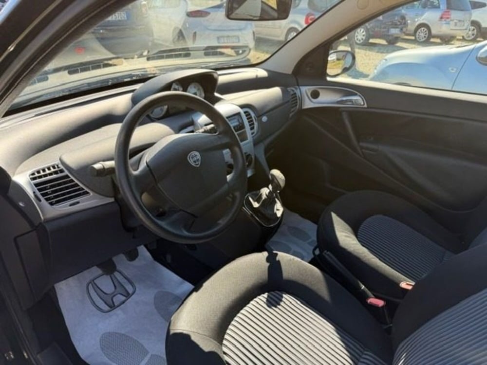 Lancia Ypsilon usata a Prato (18)
