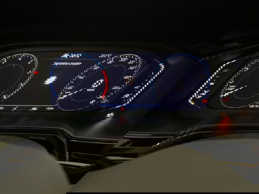 Volkswagen Polo nuova a Prato (13)