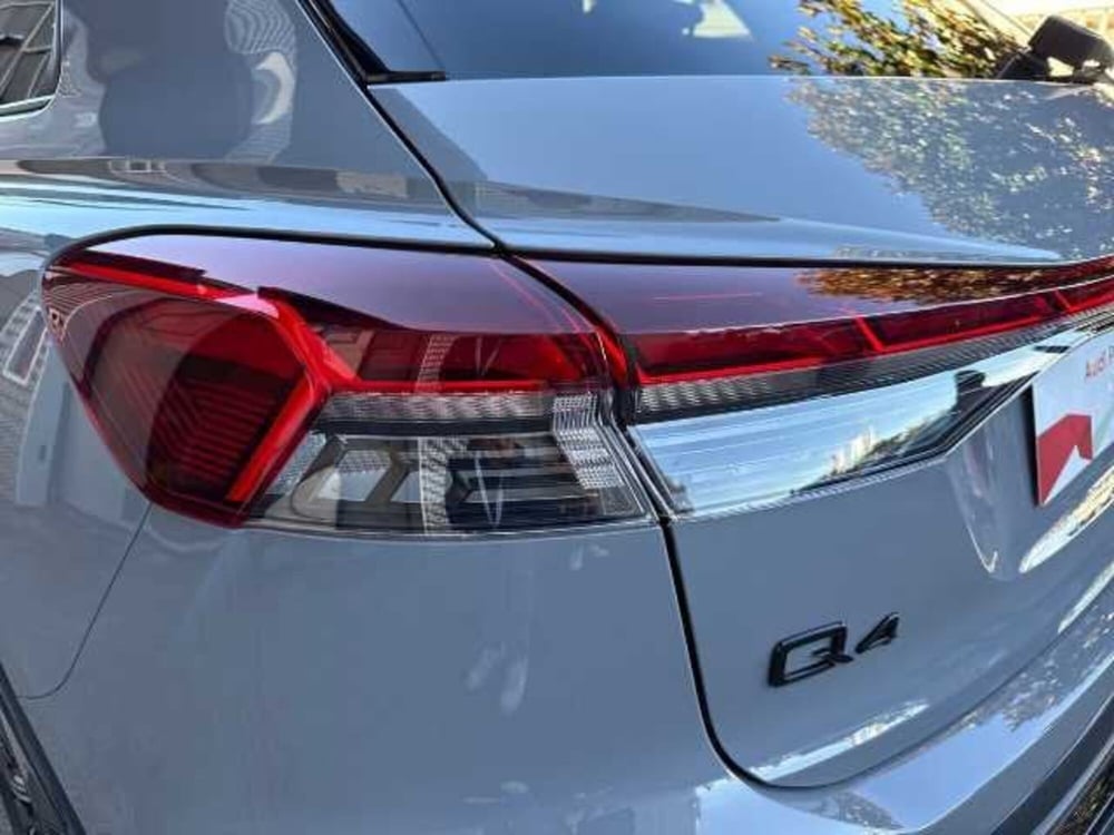 Audi Q4 Sportback nuova a Prato (10)