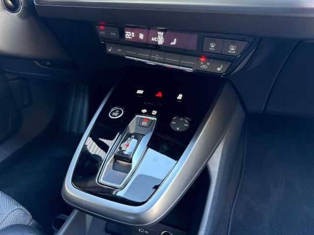 Audi Q4 Sportback nuova a Prato (9)