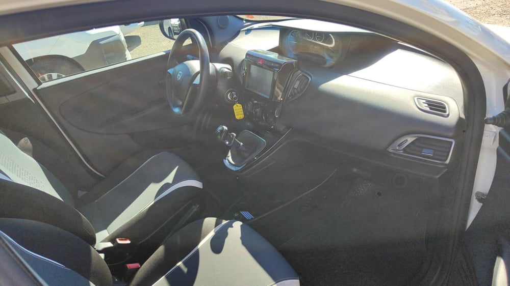 Lancia Ypsilon usata a Firenze (11)